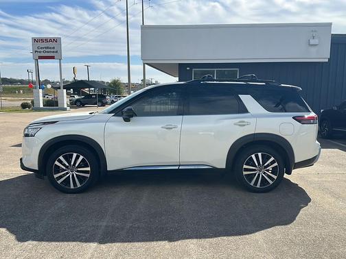 2024 Nissan Pathfinder Platinum FWD