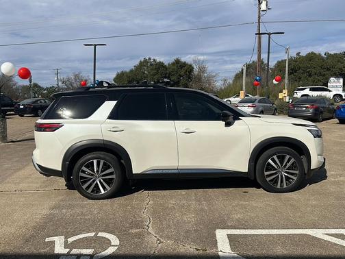 2024 Nissan Pathfinder Platinum FWD
