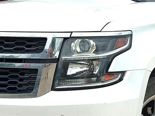 Iridescent Pearl Tricoat 2019 Chevrolet Suburban LT