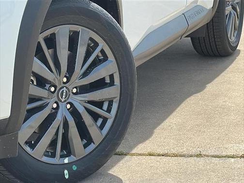 2025 Nissan Pathfinder SL FWD