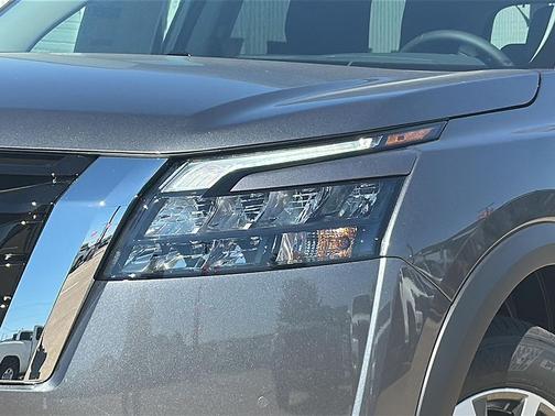 2025 Nissan Pathfinder SL FWD