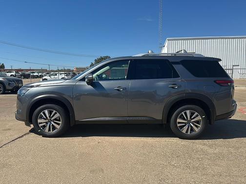 2025 Nissan Pathfinder SL FWD