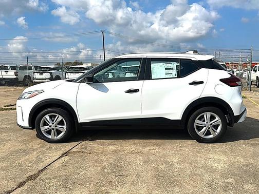 2025 Nissan Kicks S