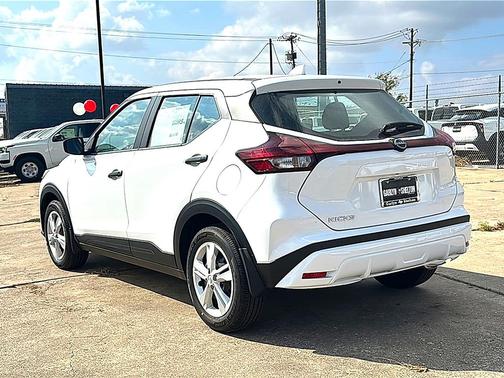 2025 Nissan Kicks S