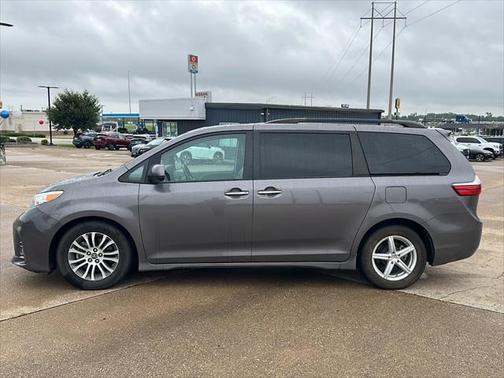 2019 Toyota Sienna XLE