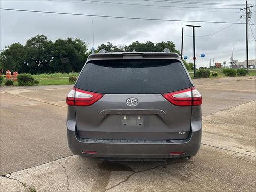 2019 Toyota Sienna XLE