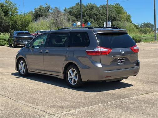 2019 Toyota Sienna XLE