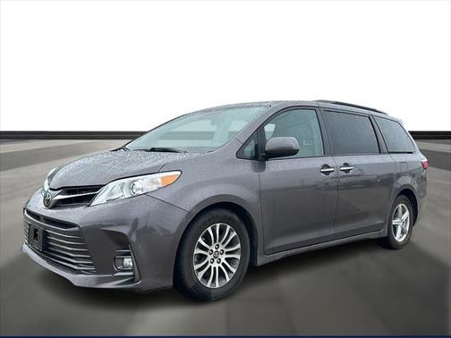 2019 Toyota Sienna XLE