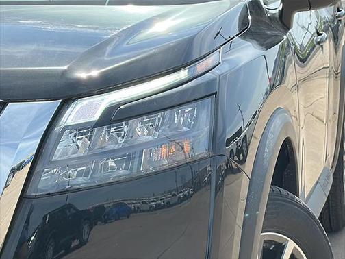 2025 Nissan Pathfinder SL FWD