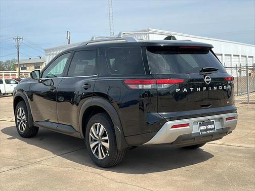 2025 Nissan Pathfinder SL FWD