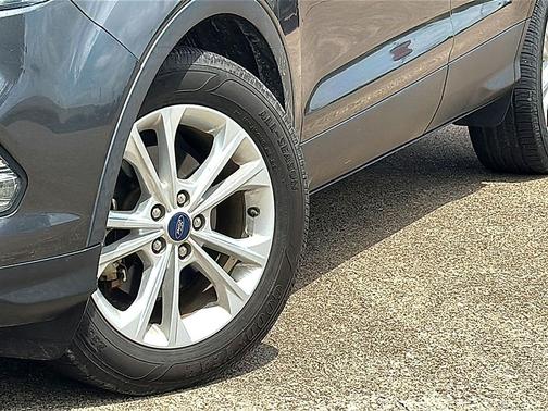 Magnetic Metallic 2018 Ford Escape SE