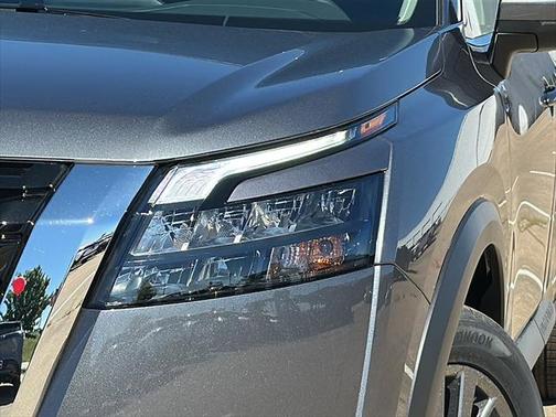 2025 Nissan Pathfinder SL FWD