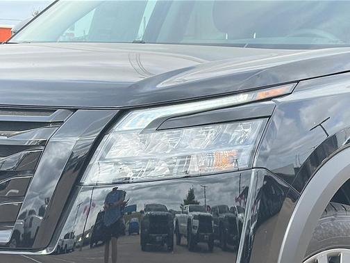 2025 Nissan Pathfinder SV FWD
