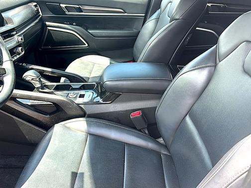 Glacial White Pearl 2024 Kia Telluride S