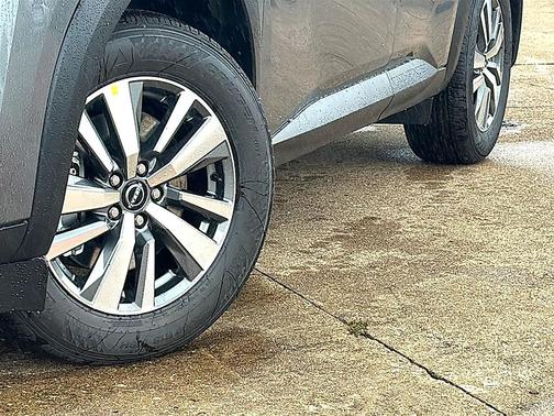 GUN MET 2026 Nissan Pathfinder SL