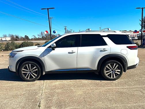 2023 Nissan Pathfinder Platinum 4WD
