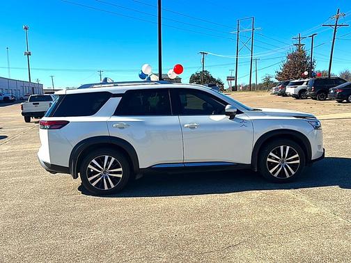 2023 Nissan Pathfinder Platinum 4WD