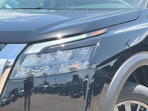 2025 Nissan Pathfinder SL FWD