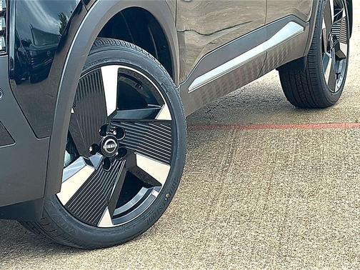 Super Black 2026 Nissan Kicks SR