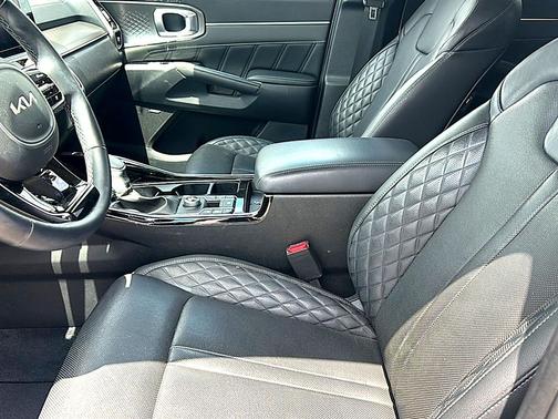 Sparkling Silver 2022 Kia Sorento SX