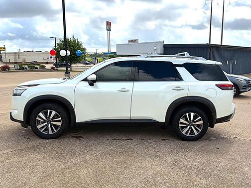 2024 Nissan Pathfinder SL FWD