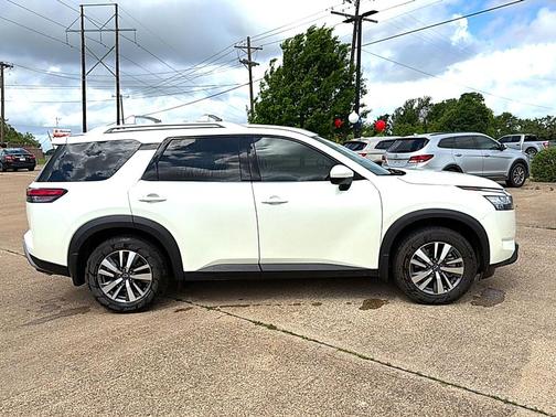 2024 Nissan Pathfinder SL FWD