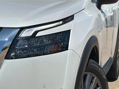 2025 Nissan Pathfinder SL FWD