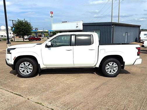 Glacier White 2024 Nissan Frontier SV