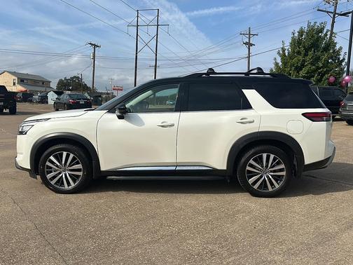 2022 Nissan Pathfinder Platinum 2WD