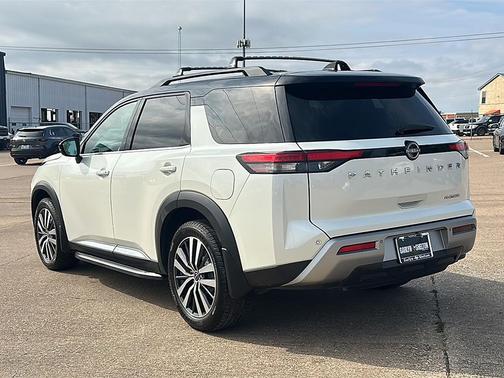 2022 Nissan Pathfinder Platinum 2WD