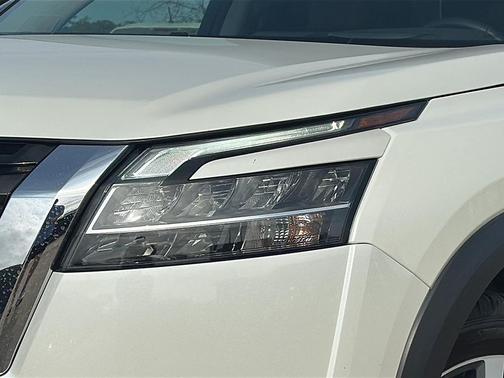 2022 Nissan Pathfinder Platinum 2WD