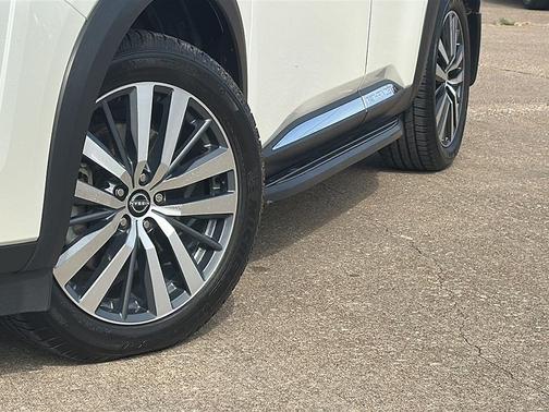 2022 Nissan Pathfinder Platinum 2WD