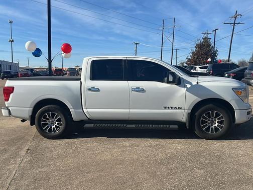 2021 Nissan Titan SV
