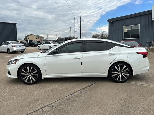 2022 Nissan Altima SR FWD