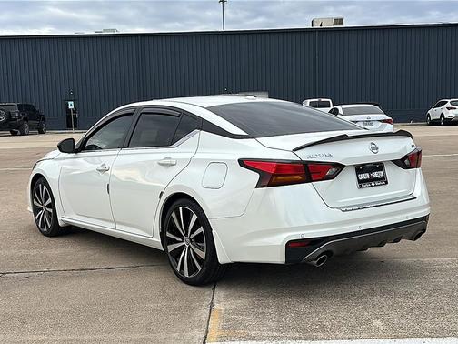 2022 Nissan Altima SR FWD