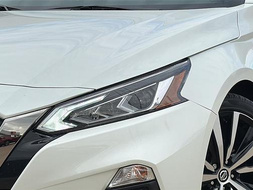 2022 Nissan Altima SR FWD