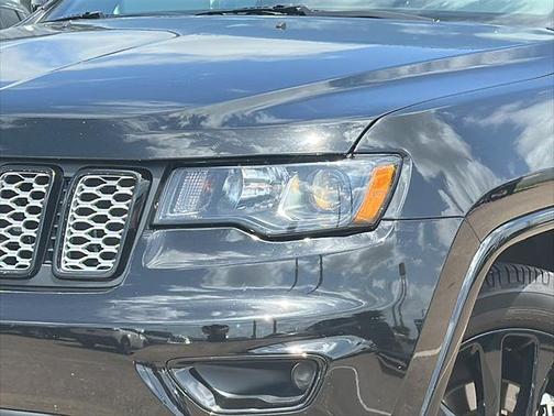 2022 Jeep Grand Cherokee Laredo
