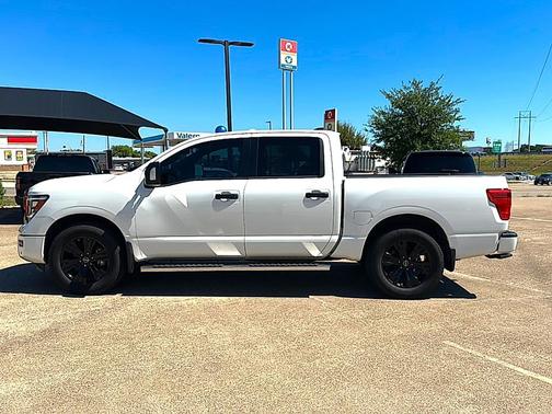Glacier White 2023 Nissan Titan SV