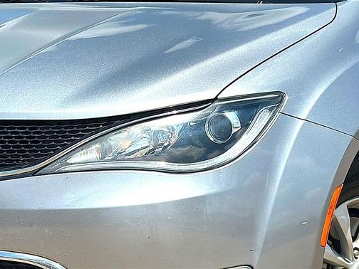 Billet Silver Metallic Clearcoat 2019 Chrysler Pacifica Touring L