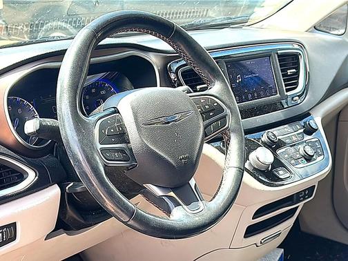 Billet Silver Metallic Clearcoat 2019 Chrysler Pacifica Touring L