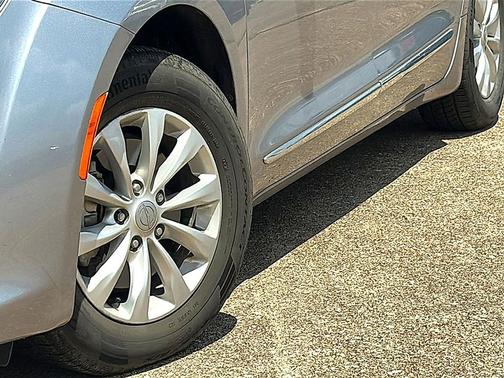 Billet Silver Metallic Clearcoat 2019 Chrysler Pacifica Touring L