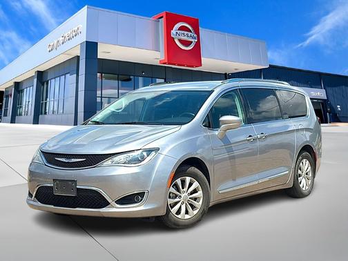 Billet Silver Metallic Clearcoat 2019 Chrysler Pacifica Touring L