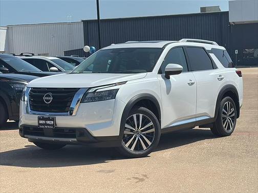2025 Nissan Pathfinder Platinum FWD