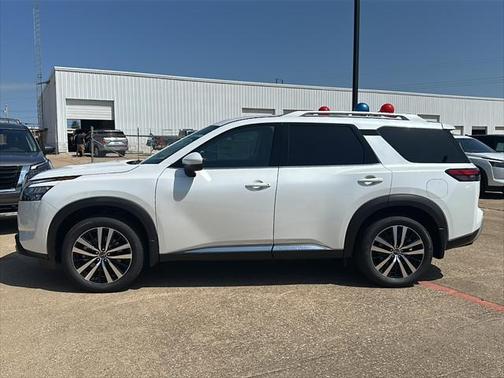 2025 Nissan Pathfinder Platinum FWD