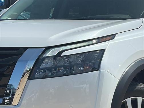 2025 Nissan Pathfinder Platinum FWD