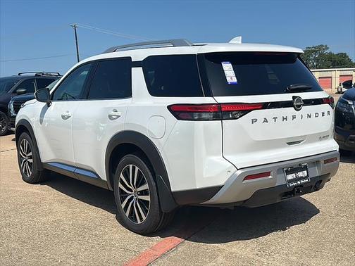 2025 Nissan Pathfinder Platinum FWD
