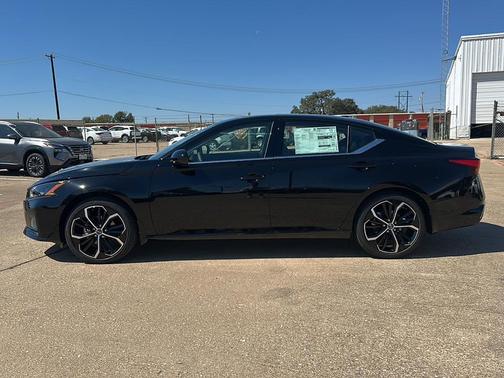 2025 Nissan Altima SR FWD