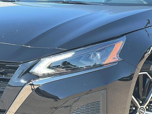 2025 Nissan Altima SR FWD