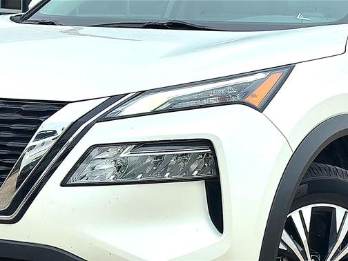 Pearl White Tricoat 2023 Nissan Rogue SV