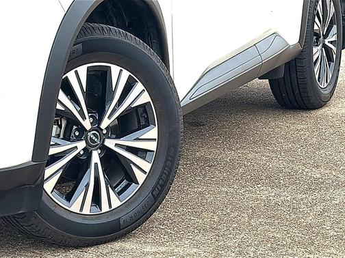 Pearl White Tricoat 2023 Nissan Rogue SV